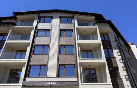 Светло студио с функционално разпределение в жилищен комплекс.